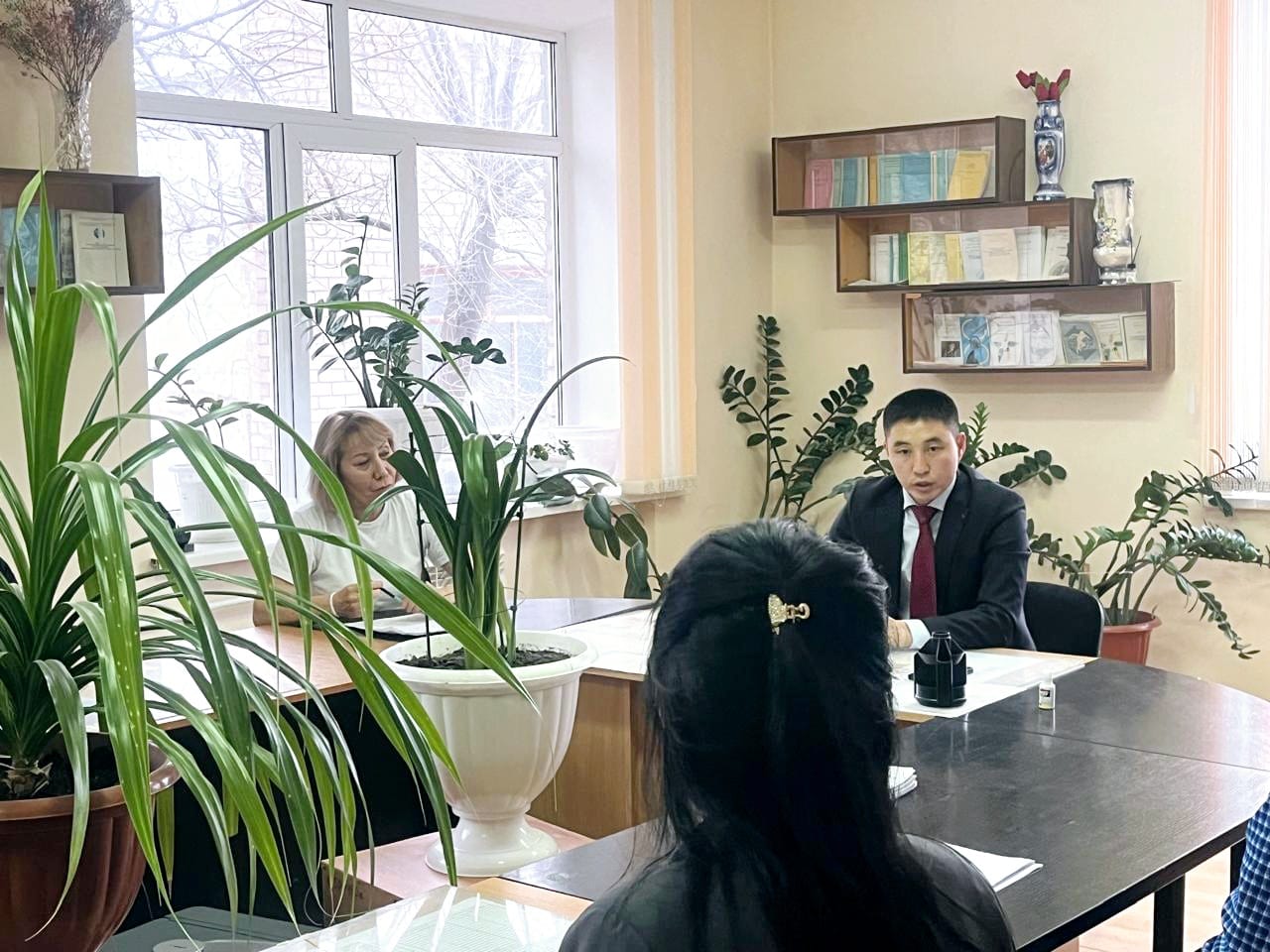 Оқытушы-профессорларымен сұхтат