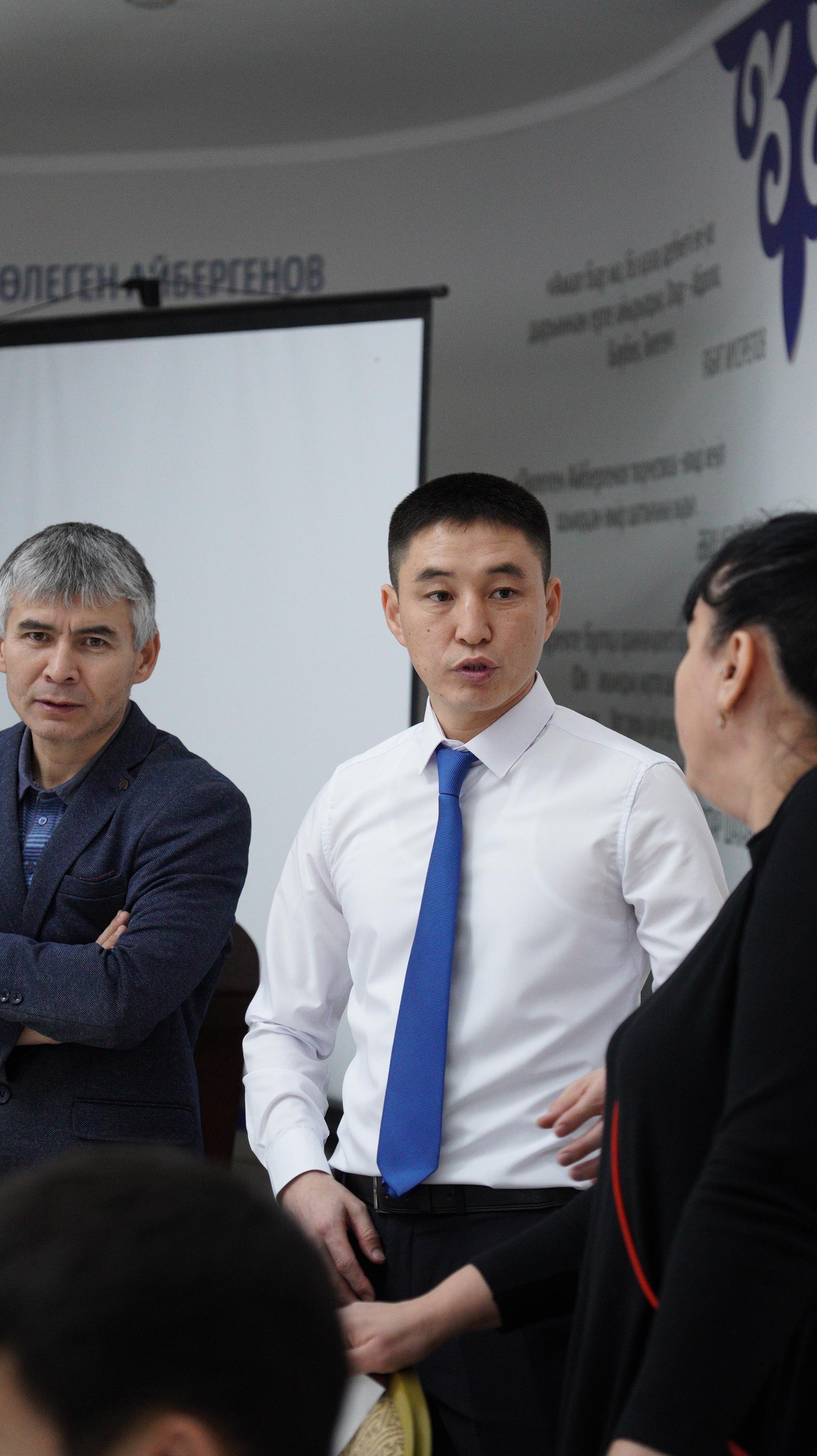 Оқытушы-профессорларымен сұхтат