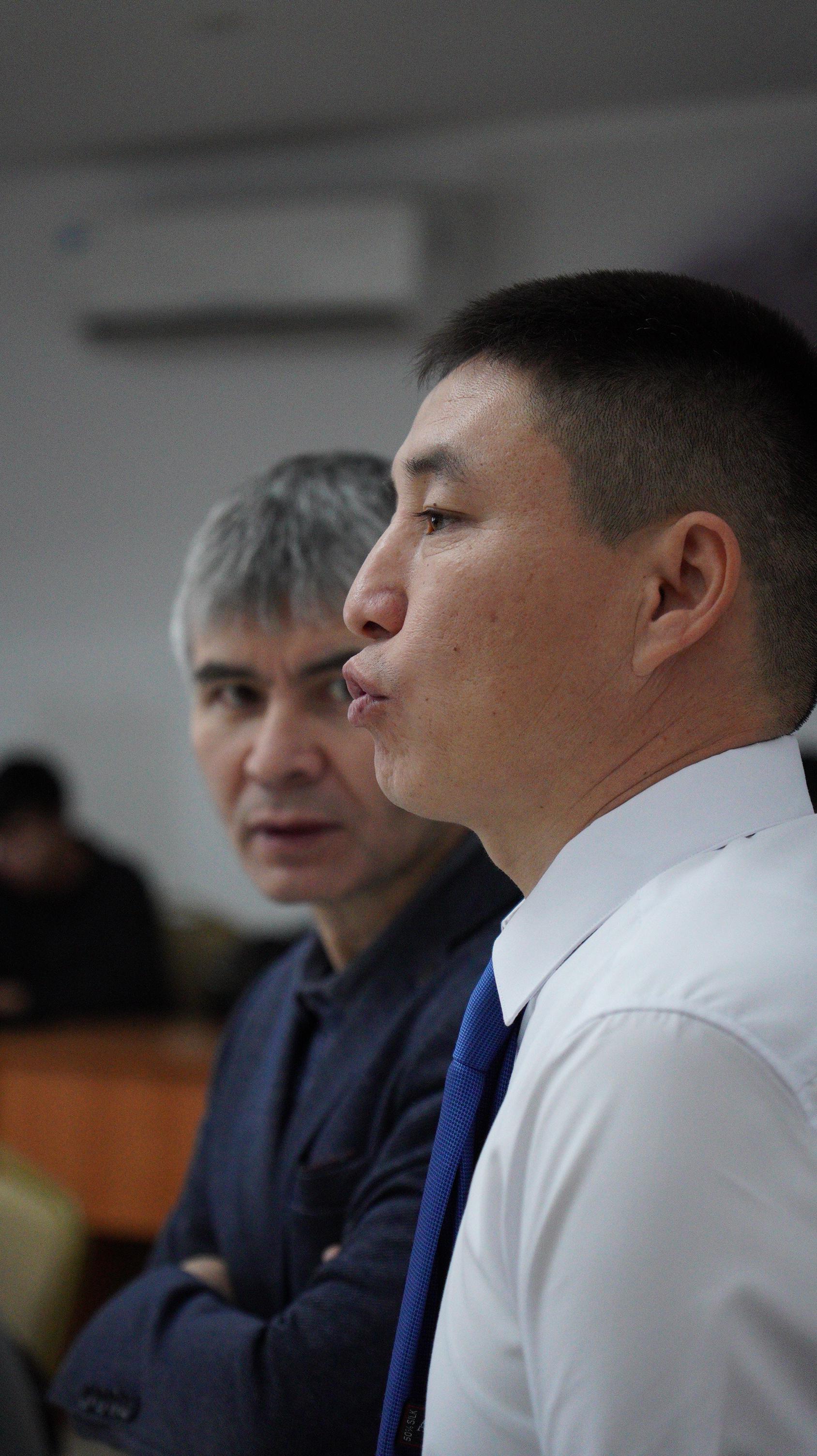 Оқытушы-профессорларымен сұхтат